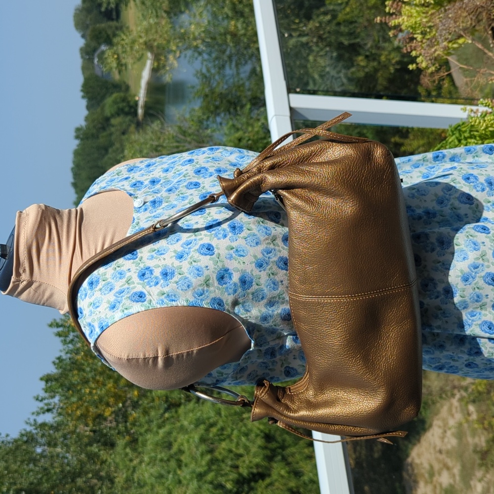 Hobo bronze leather baguette